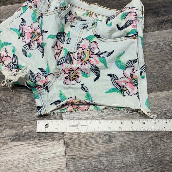 Levis 501 Hella Bloom Pink Blue Women 26 Hi-Rise Embroidered Floral Denim Shorts - Picture 10 of 12